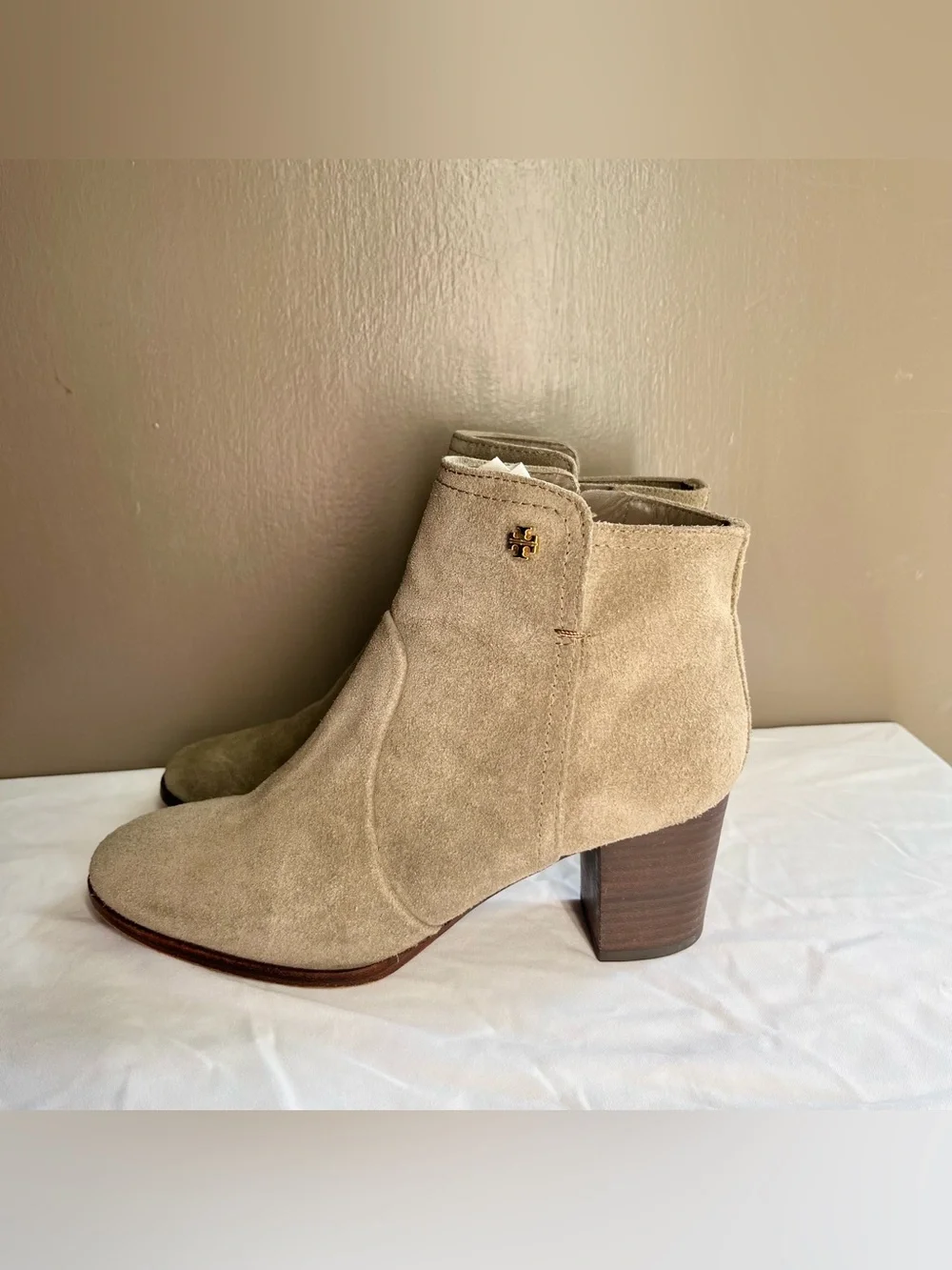 TORY BURCH | PORCINI SUEDE SABE ANKLE BOOTIES IN GRAY SIZE 9 LEATHER ROUND TOE